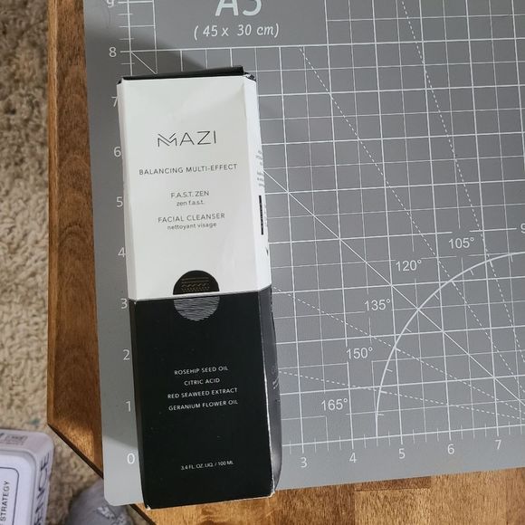 MAZI Balancing Multi-Effect Cleanser Face Wash Full Size 3.4 oz - Picture 9 of 9